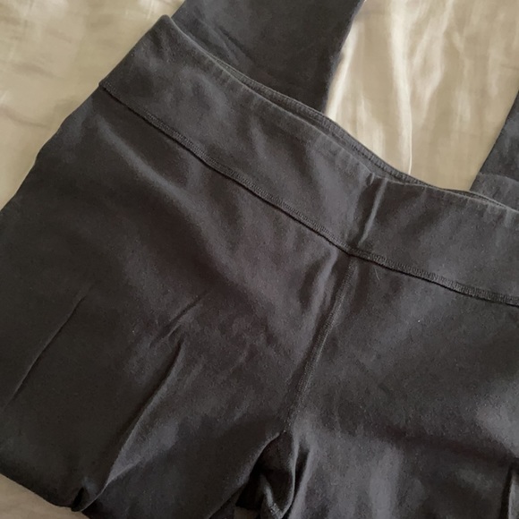 XL Under Armour Leggings - Picture 3 of 4